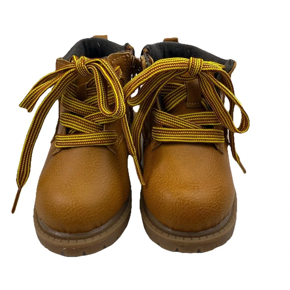 Carter's Unisex-Child Roy‎ Fashion Boot Size 5 Toddler